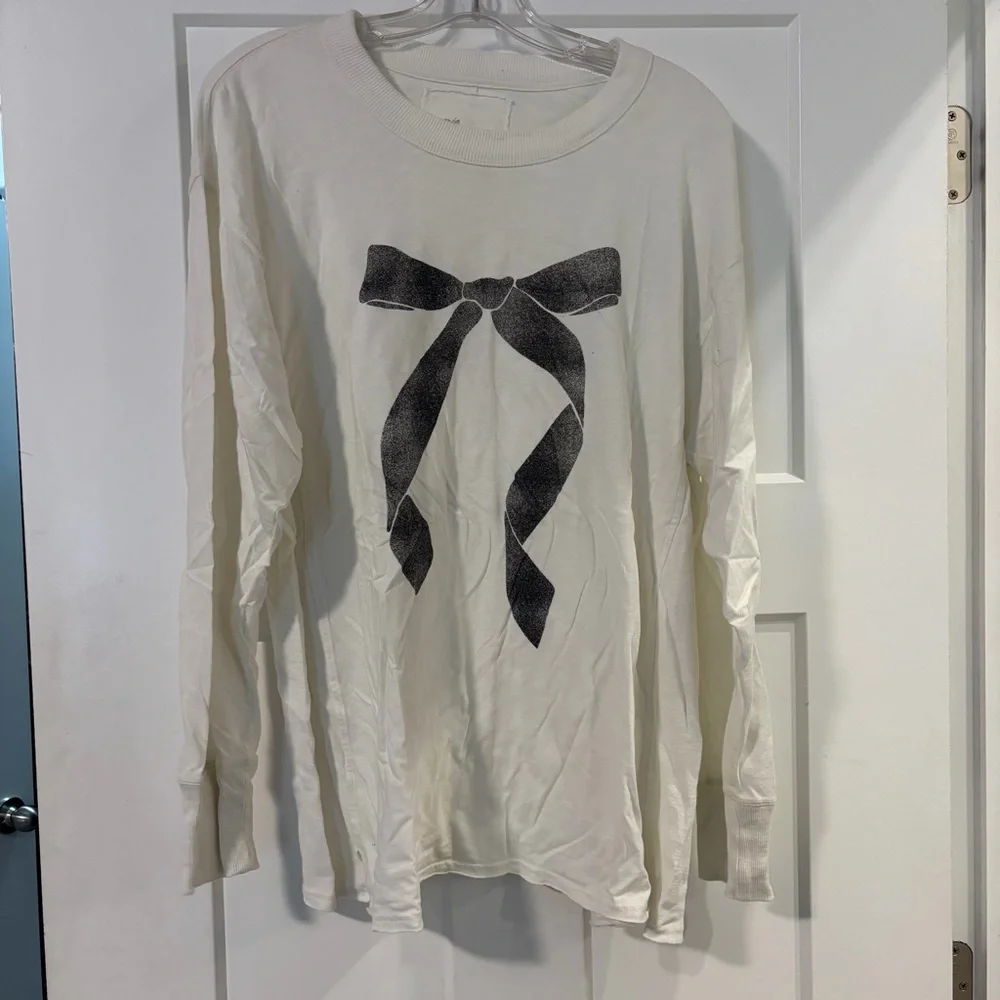 NWT aerie White Long Sleeve Tee w/ Black Bow Design - Picture 1 of 3